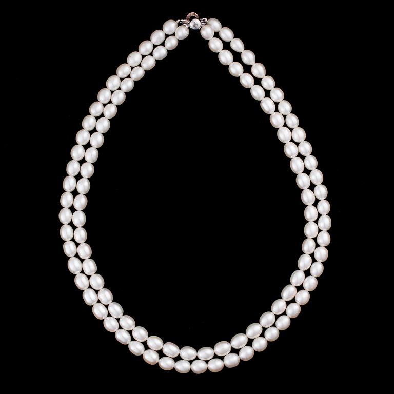 PÄRLCOLLIER, 2-radig, odlade pärlor, silverlås. 2000-tal.