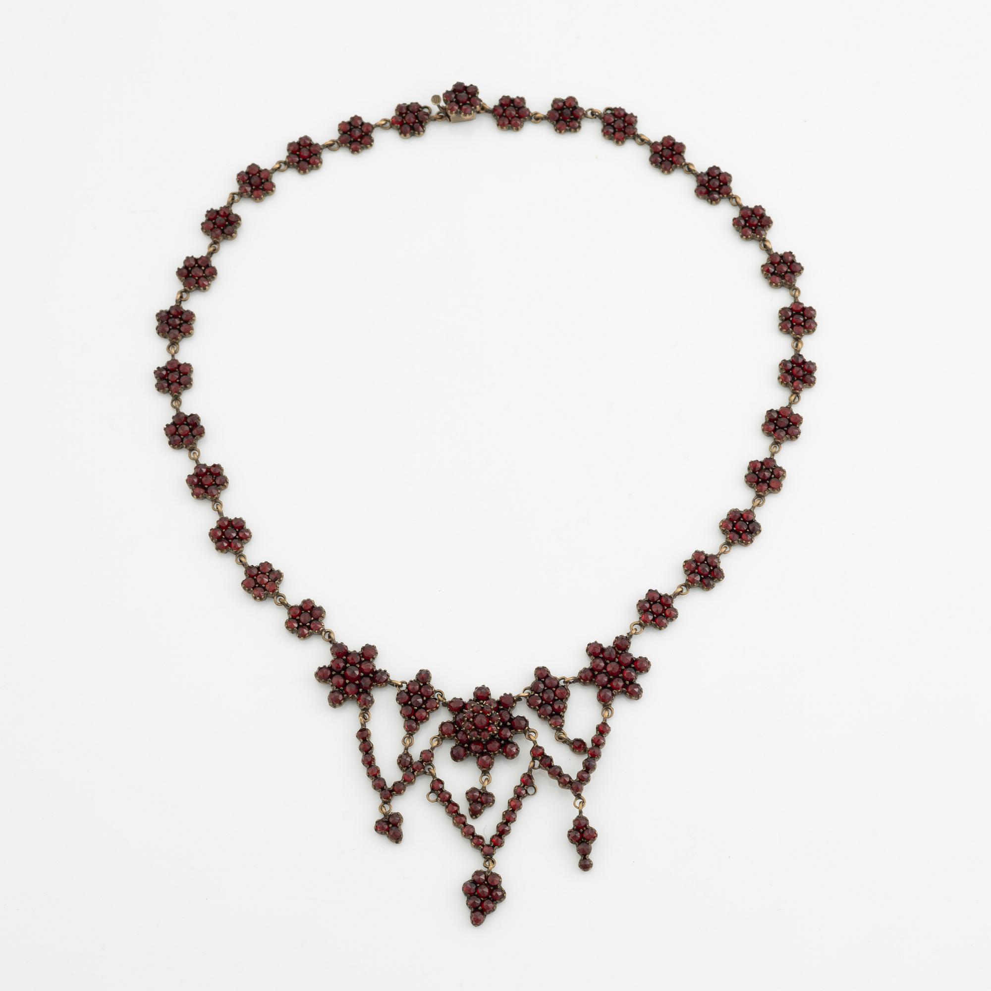 Smycken med granater, 9 st föremål.