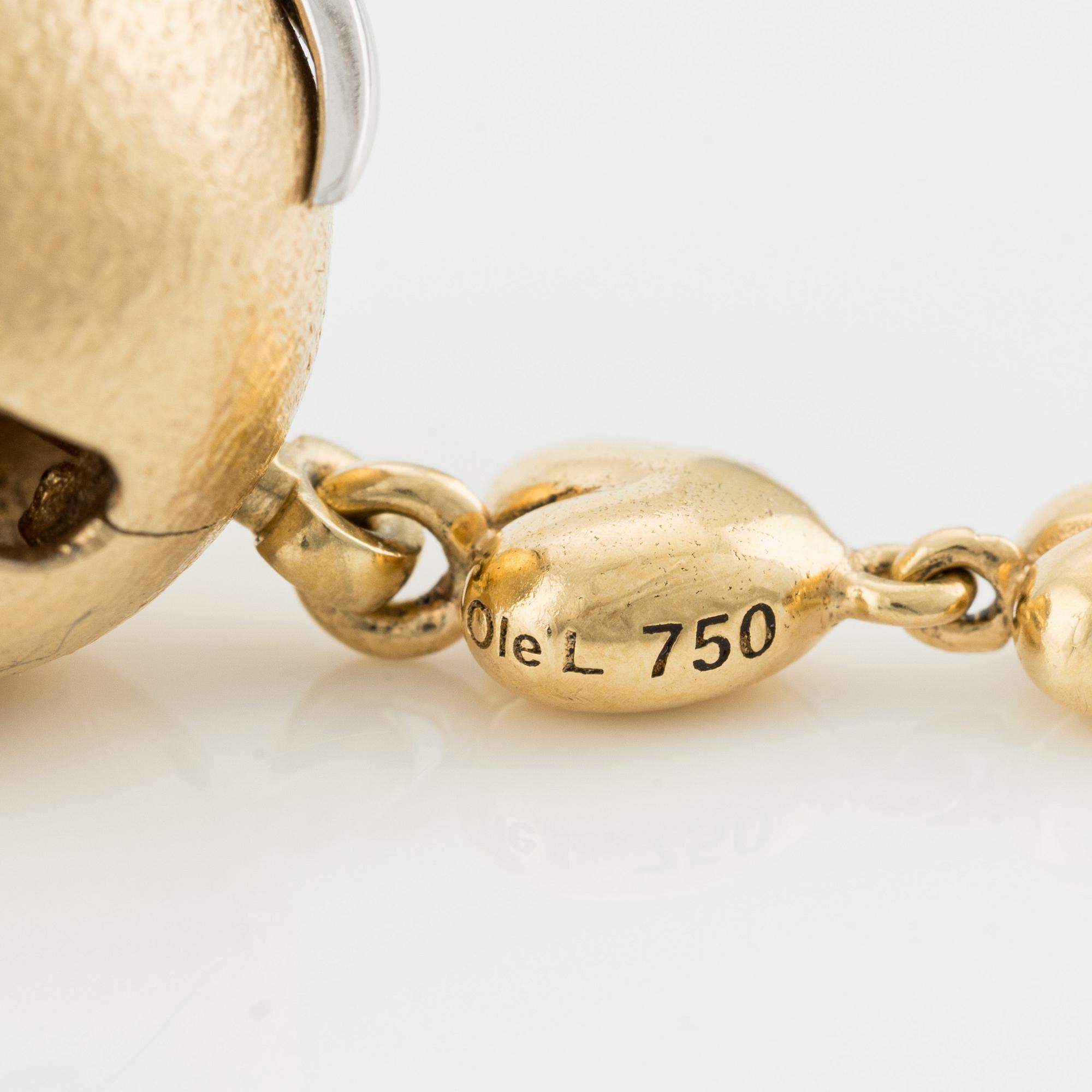 Ole Lynggaard, lås 18K guld med briljantslipad diamanter, med hänge i form av nyckel med hjärtan.