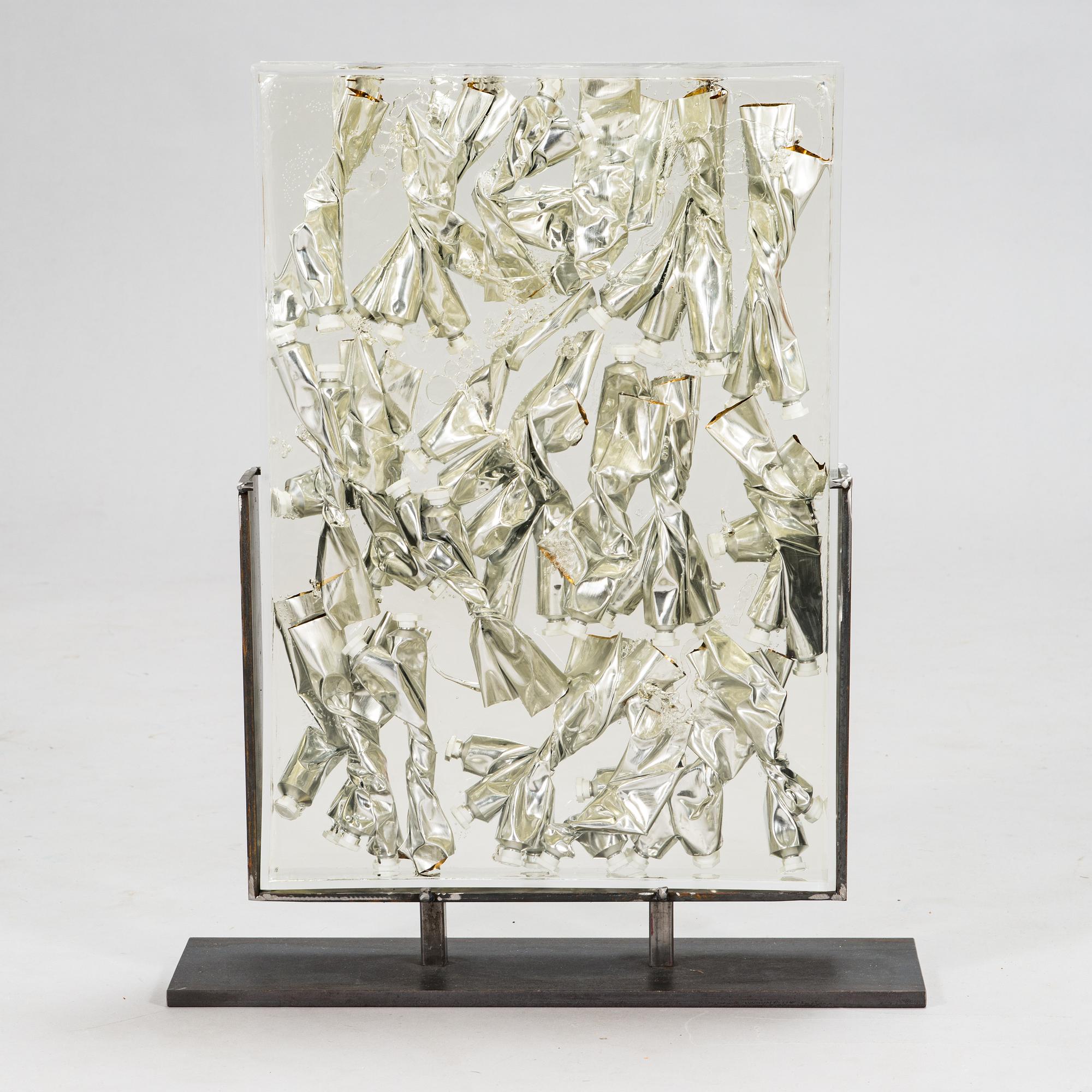 Sami Rinne, skulptur, gjutharts, signerad och daterad -20.