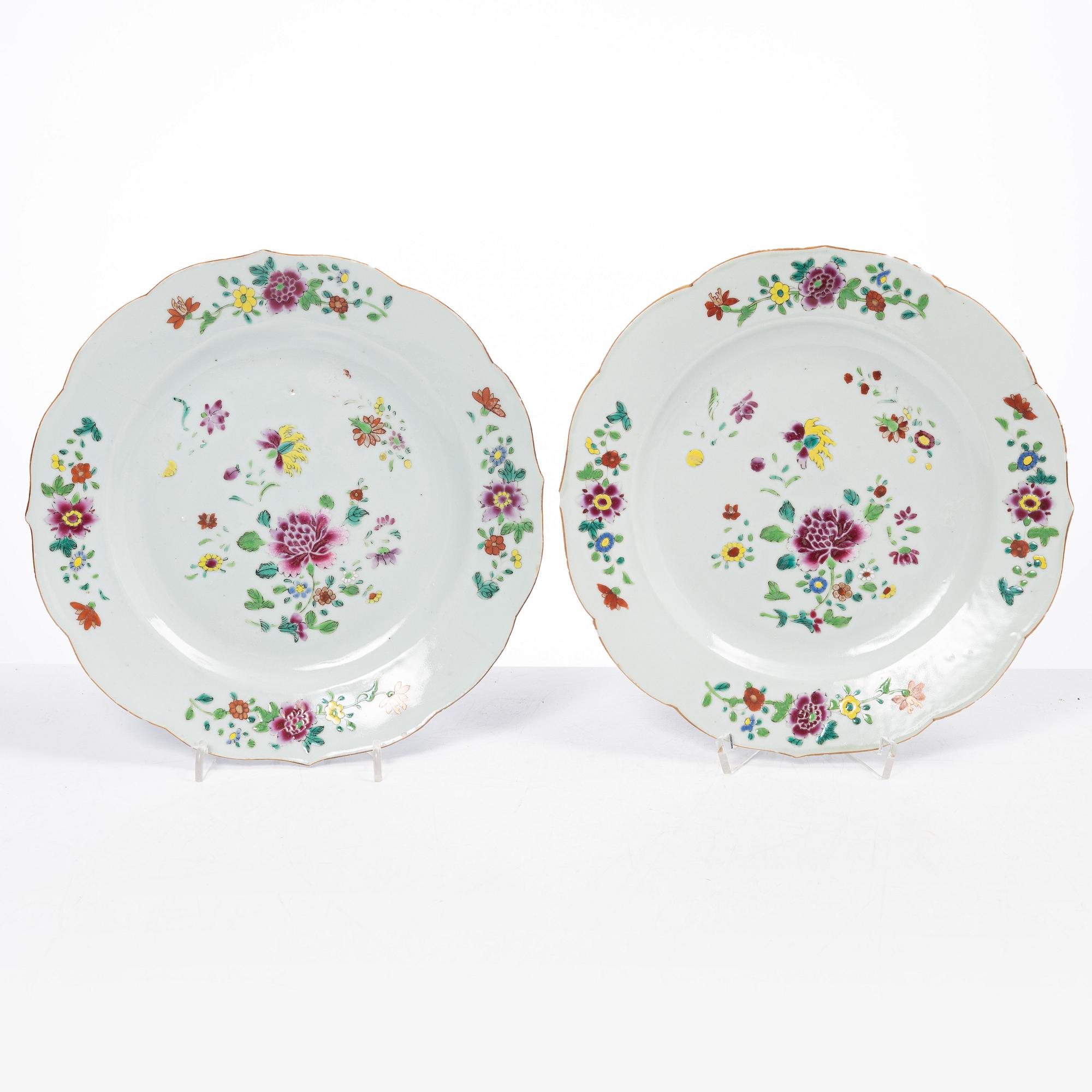 A group of five Chinese export porcelain famille rose plates, Qing dynasty, Qianlong (1736-95).
