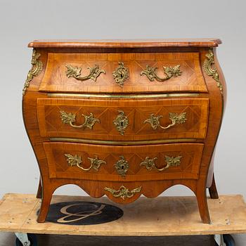 An 18th century rococo chest of drawers.