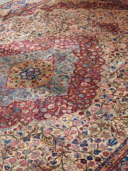 CARPET. Semi-antique Silk Kashan. 428 x 315,5 cm.