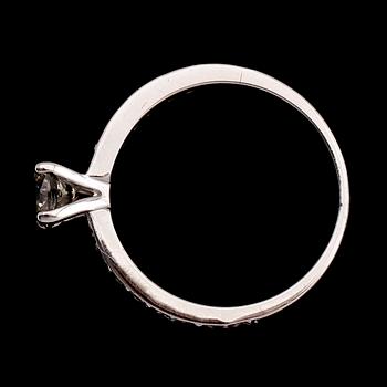 RING, 14 k vitguld, briljantslipade diamanter tot ca 1.00 ct.