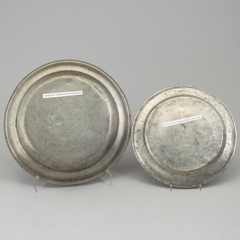 A mixed lot of five 18th century pewter dishes.