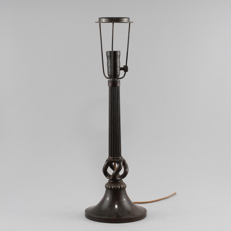 BORDSLAMPA, 1900-talets första hälft.