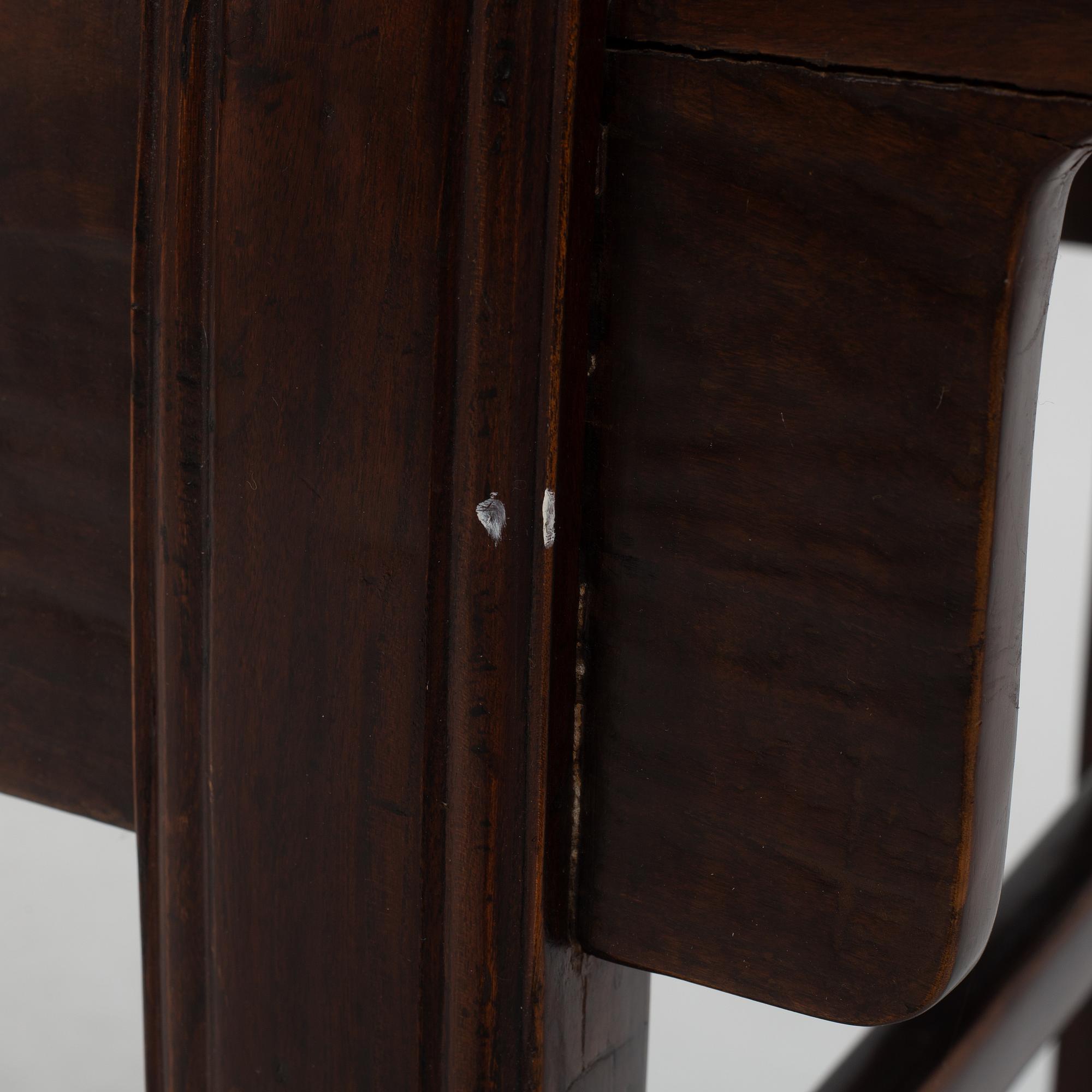 A Chinese altar table, late Qing dynasty / 20th century.