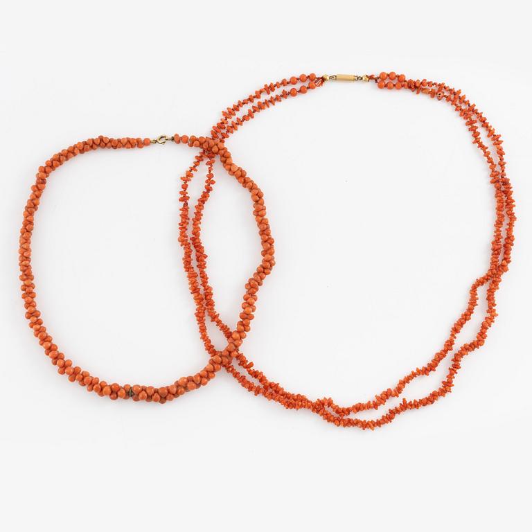 Necklace, two pieces with coral.