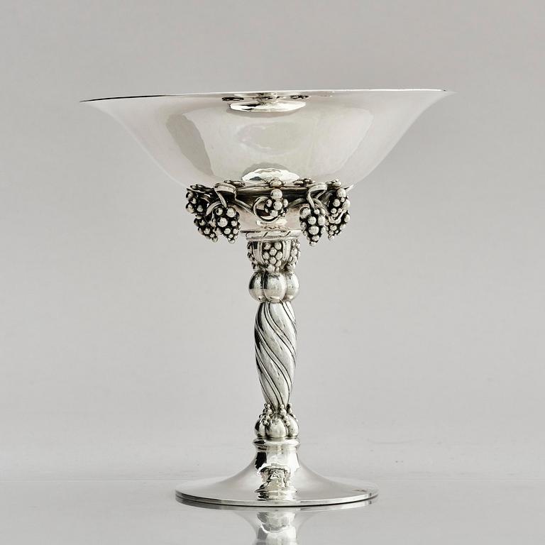 Georg Jensen, skål på fot, sterling silver, modell nr 263B, Köpenhamn 1933-1944.
