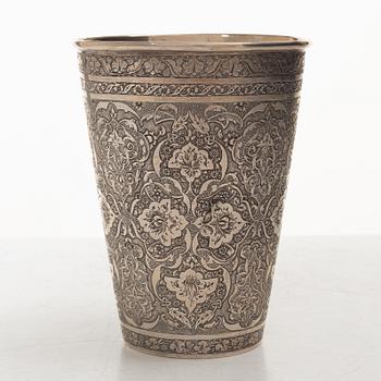 Bägare, silver, Persisk, 1900-talets första hälft. Totalvikt 268 gram.