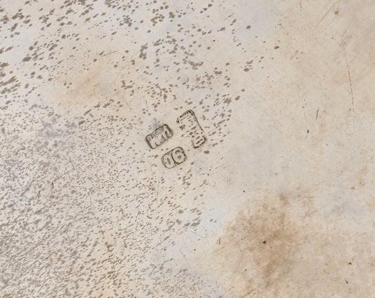 KASTRULL MED LOCK, silver, Kina, 1900-talets början. Total vikt ca 408 g.