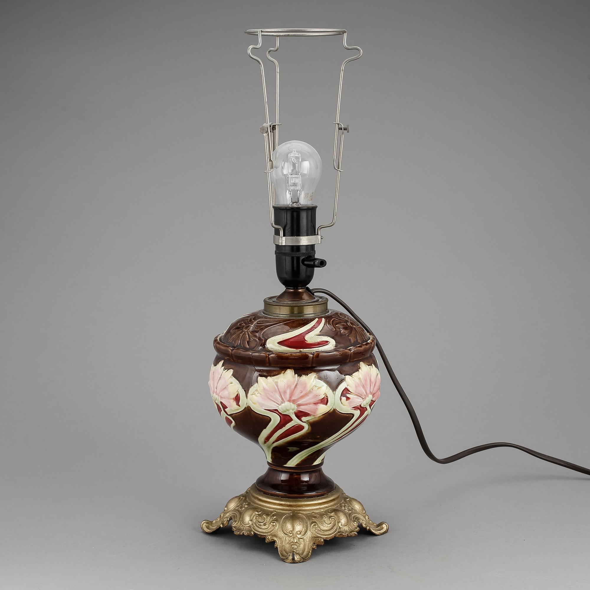 BORDSLAMPA, majolika, omkring sekelskiftet 1900.