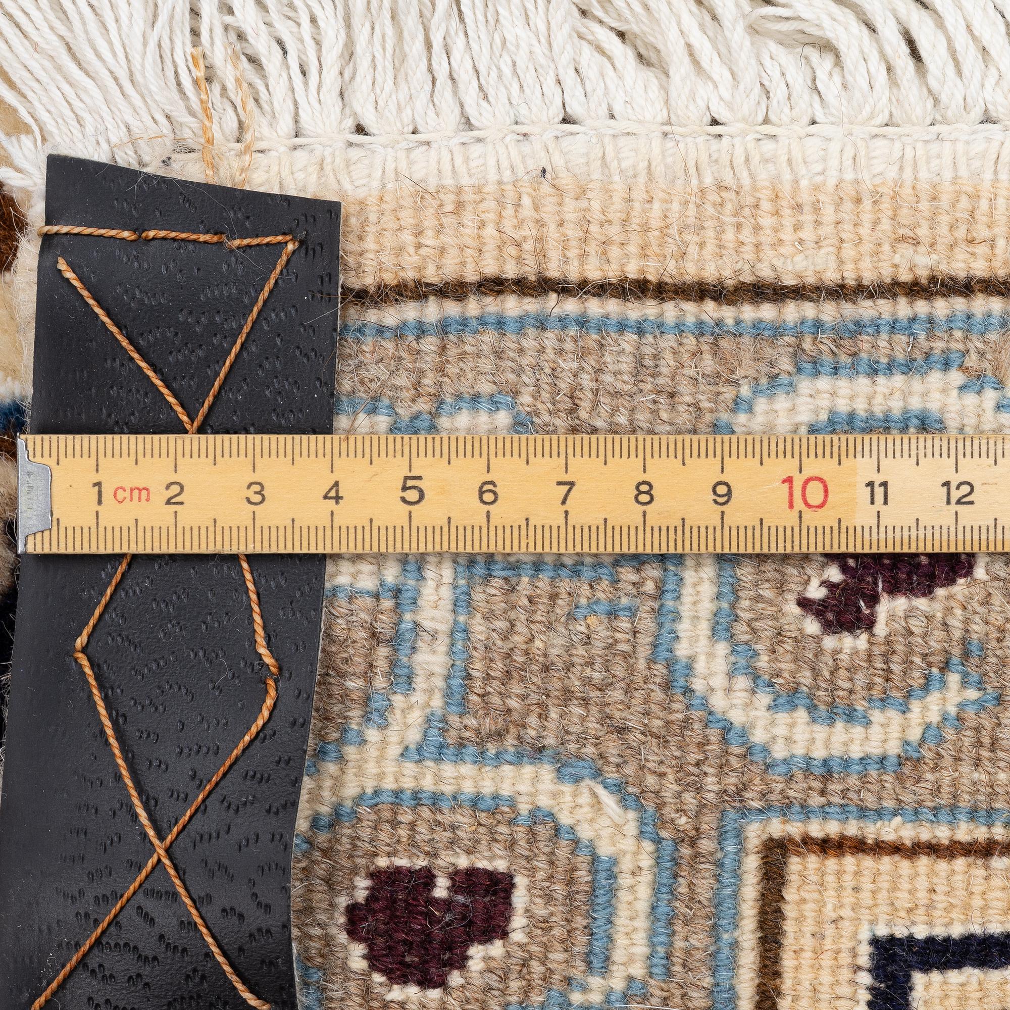 Matta, Nain, Ca 300 x 200 cm.