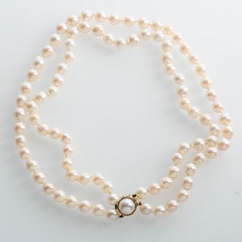 A double strand cultured pearl necklace witt a 18ct gold clasp.