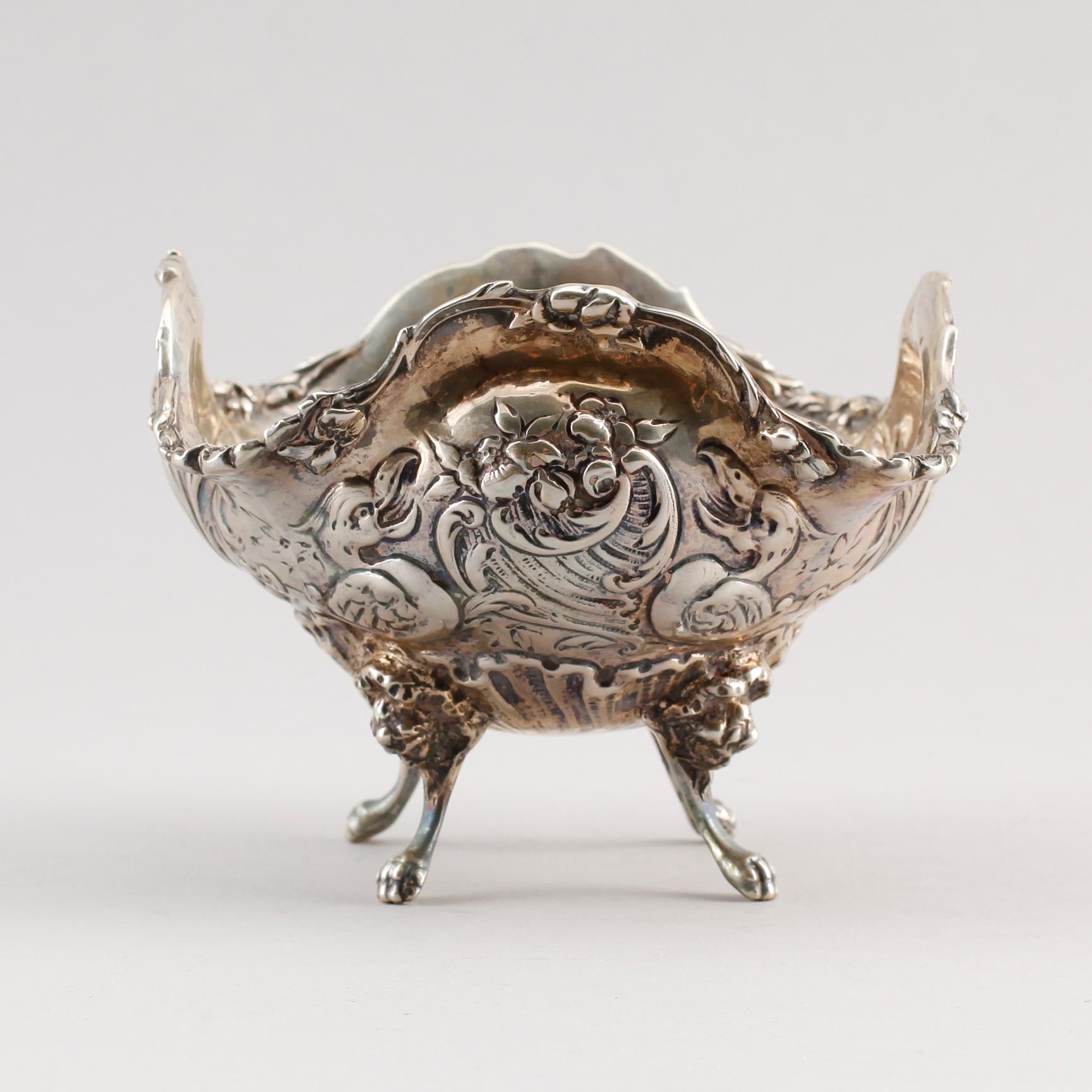 SKÅL, rokokostil, otydliga stämplar, omkring år 1900. Vikt ca 235 gram.