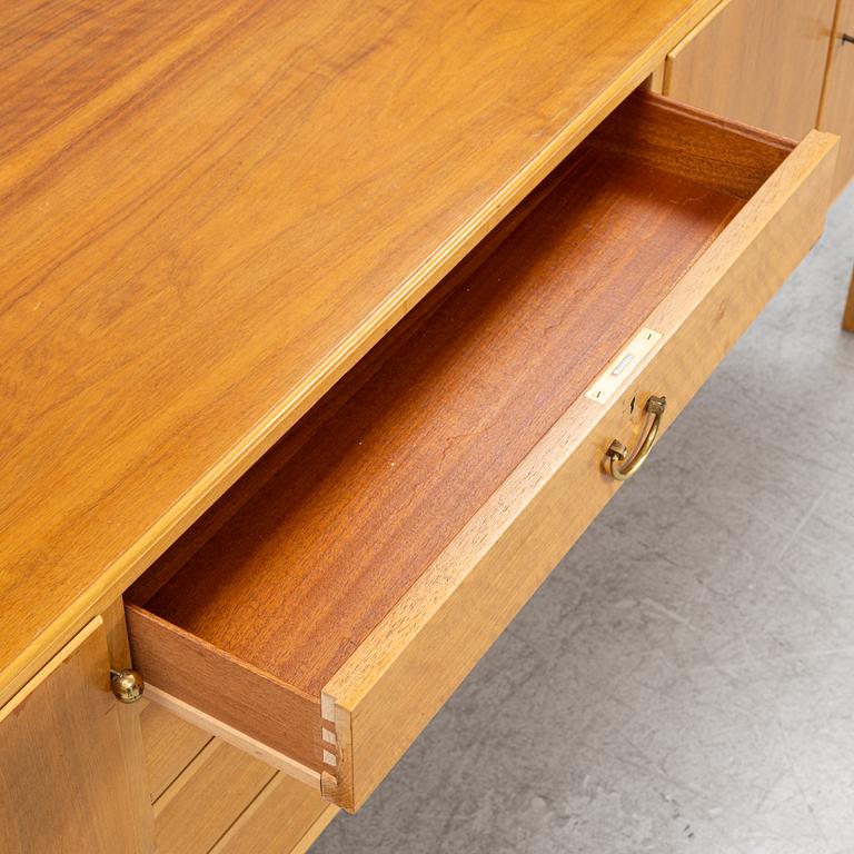 Josef Frank, sideboard, modell 1015, Firma Svenskt Tenn, före 1985.