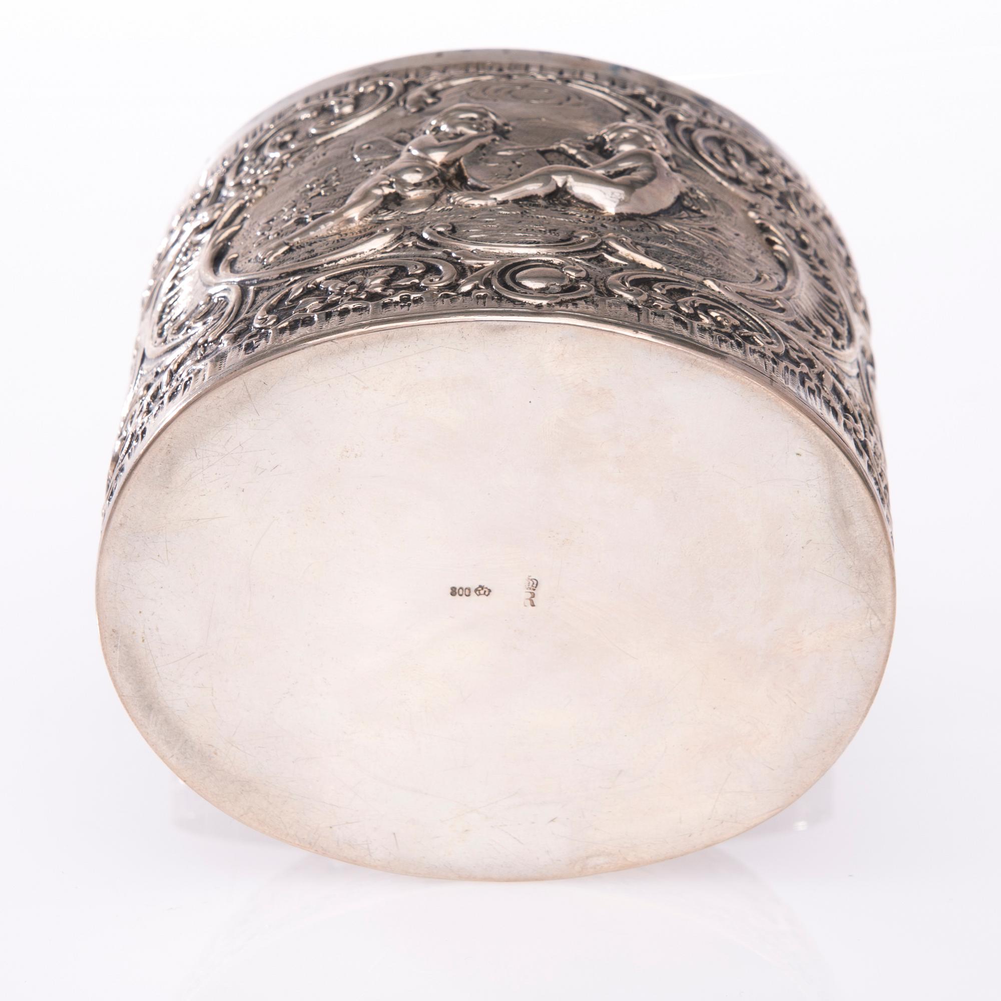 TEEPURKKI, hopeaa, 1900-luku. Paino 297,7 g.