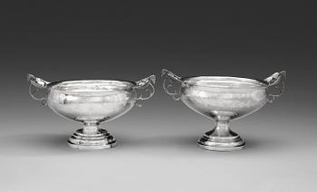 1050. A pair of Swedish early 19th century silver bowls, marks of Lars Löfgren, Hudiksvall (1797-1853).