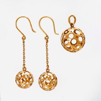 Liisa Vitali, 18K gold earrings, pendant and ring.