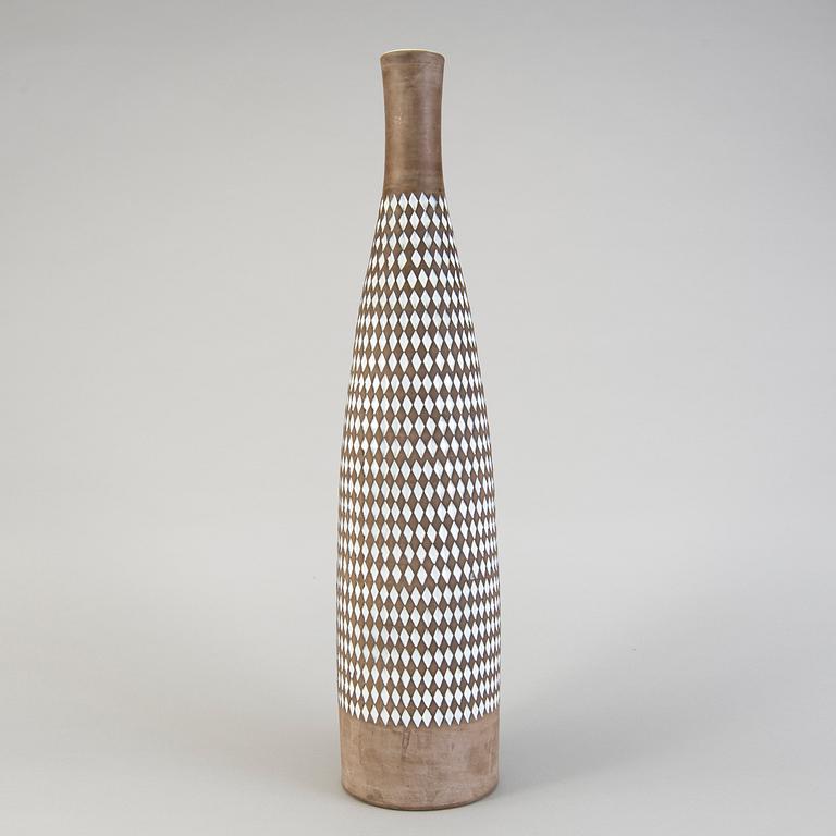INGRID ATTERBERG, golvvas, lergods, "Pepita", tillverkad 1954-57.