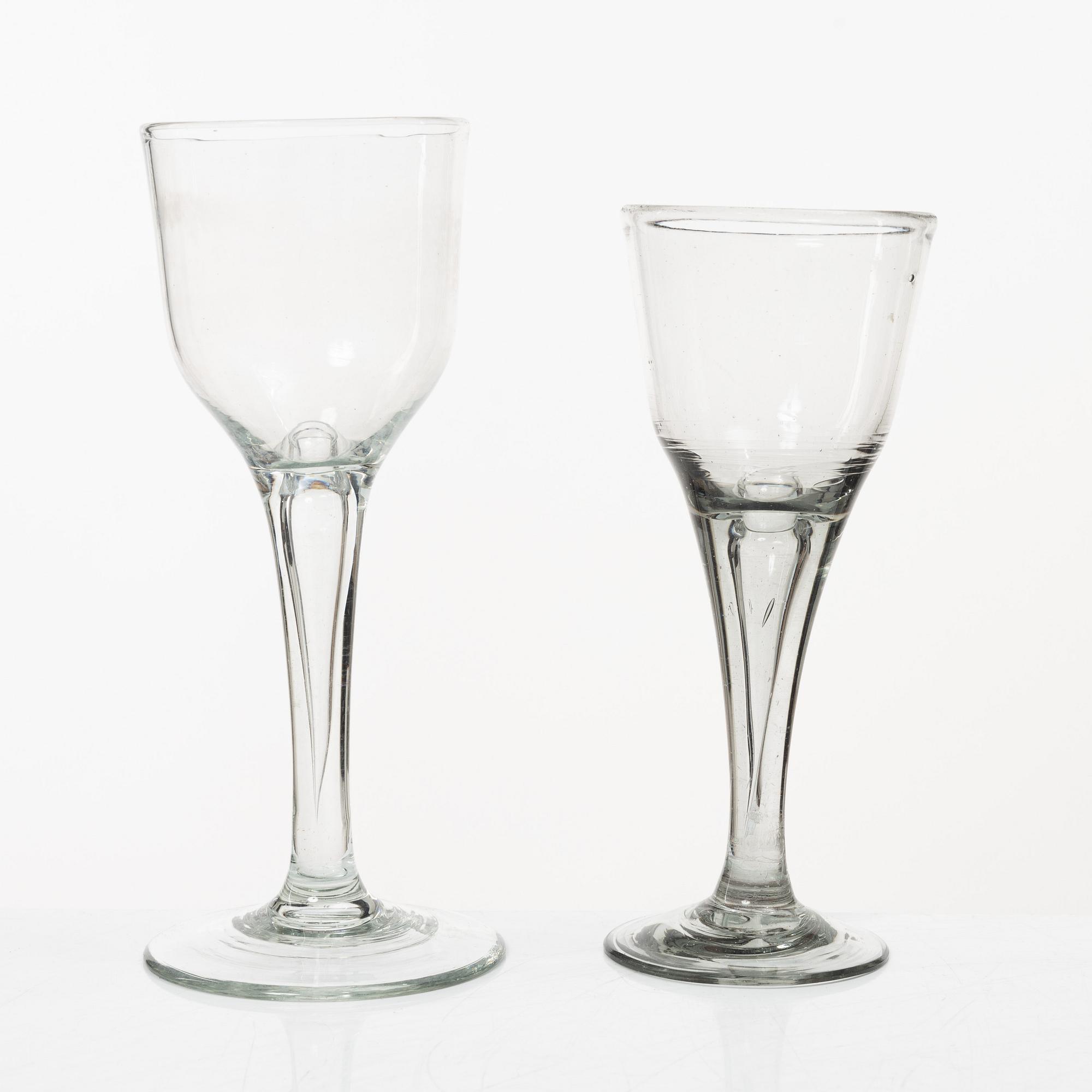 Starkvinsglas, 2 st, snarlika, 1700-tal.