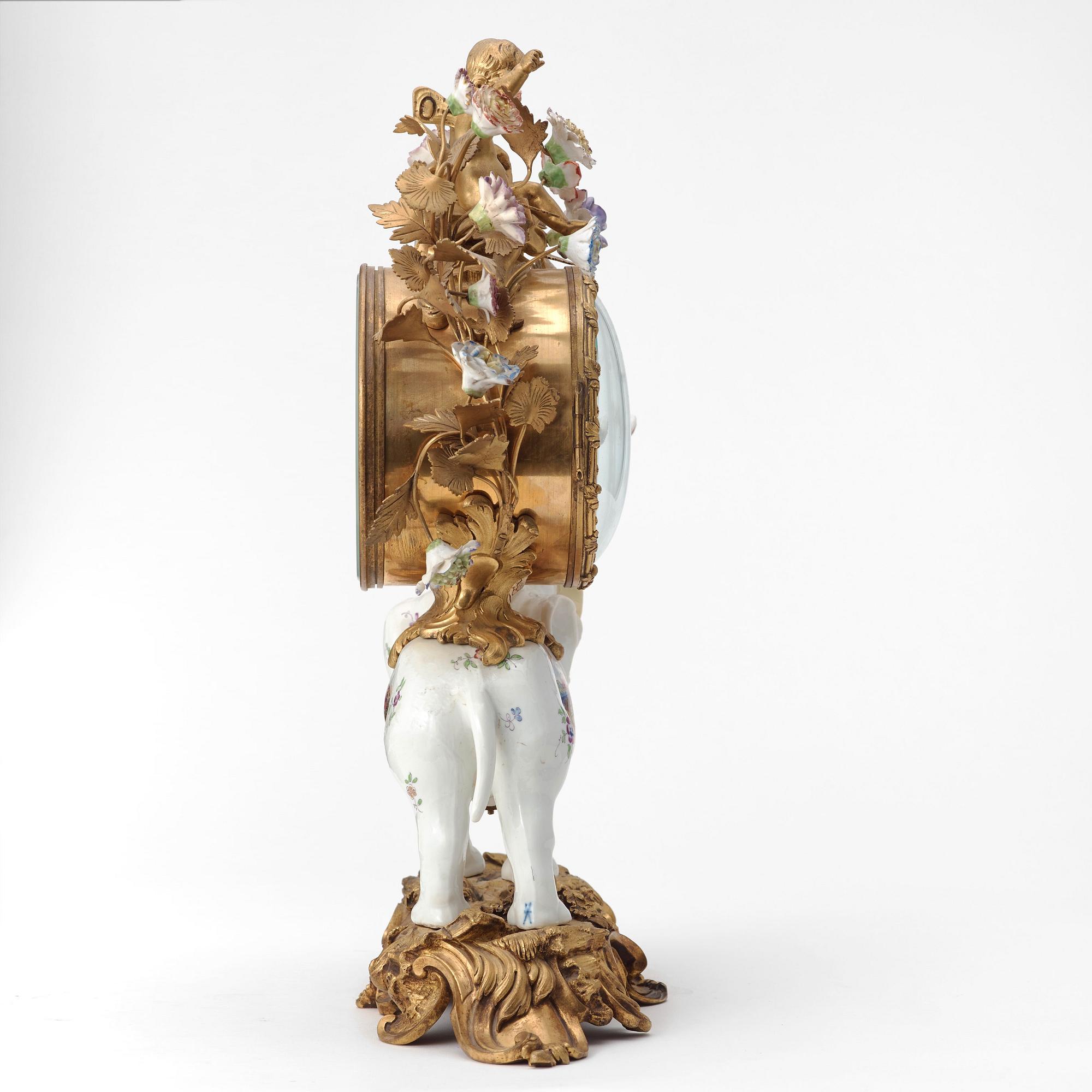 BORDSPENDYL. Troligen Frankrike, Samson, sent 1800-tal.
