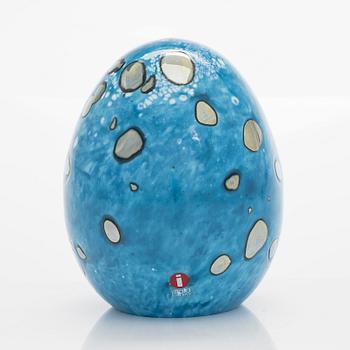 Oiva Toikka, A glass egg, 'Laguunikiwi', signed Oiva Toikka Nuutajärvi Notsjö 31/50.