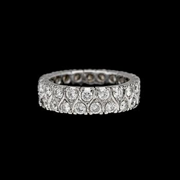 1082. RING, dubbla rader briljantslipade diamanter, tot. 2.37 ct.