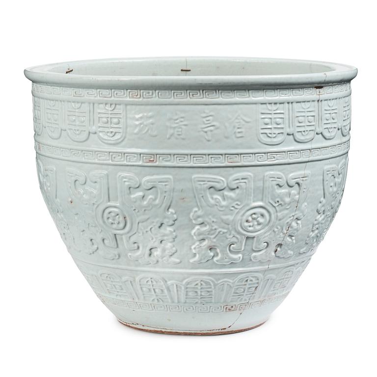 A massive 'blanc de chine' basin, Qing dynasty, 18th century. With a 滄亭清玩 'cang ting qing wan' mark.