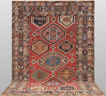 Semi-antique Kelim Sumak carpet, 296 x 203 cm.