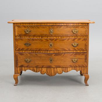 A SWEDISH LATE BAROQUE CHEST OF DRAWERS, ca 1760.