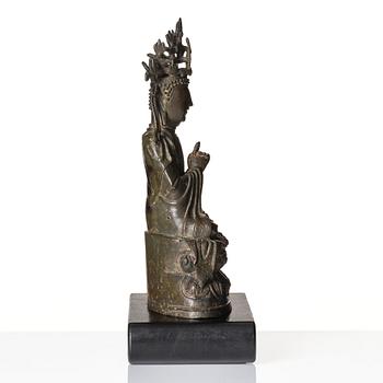 A bronze scultpure of Guanyin, Ming dynasty (1368-1644).