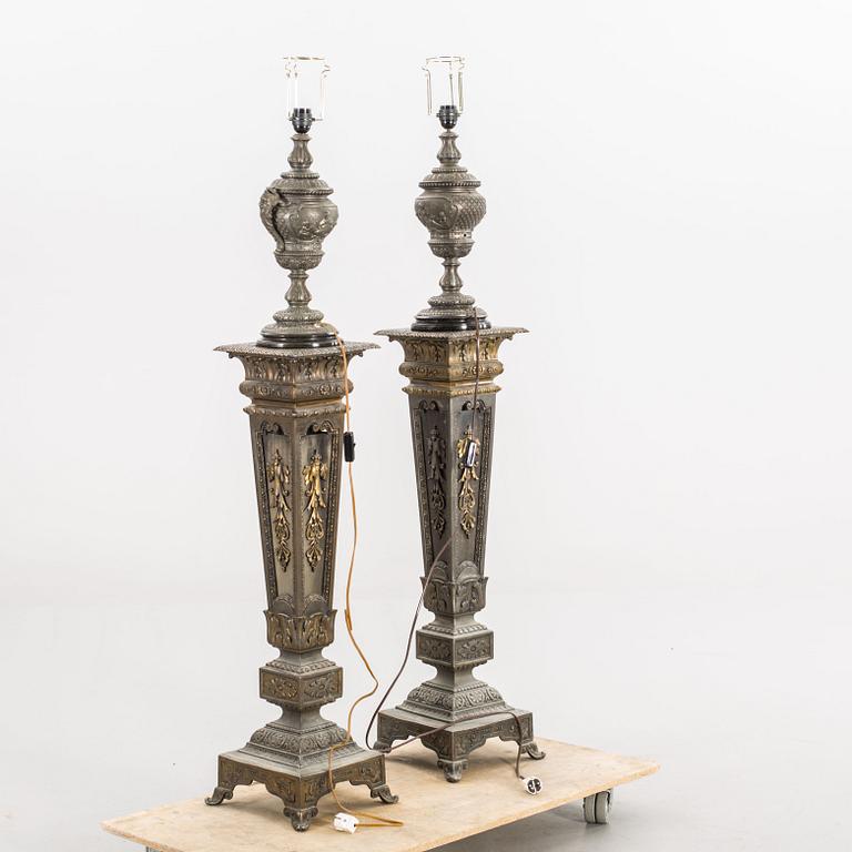 TWO PEDESTAL WITH LAMPS LATE 19TH CENTURY.