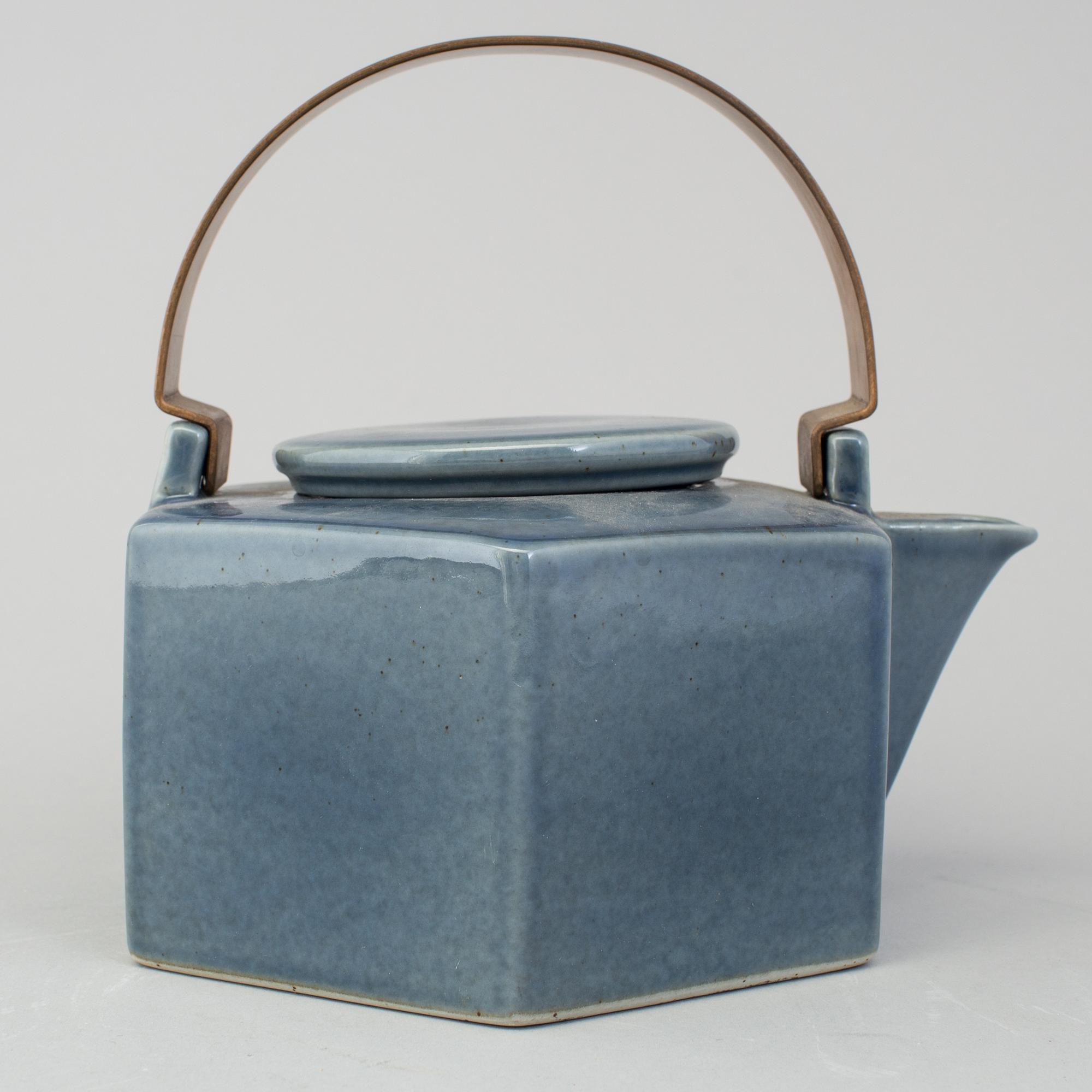 SIGNE PERSSON-MELIN, a six-sided teapot by Rörstrand.
