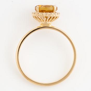 Ring 14K vitguld med orange turmalin och briljantslipade diamanter.