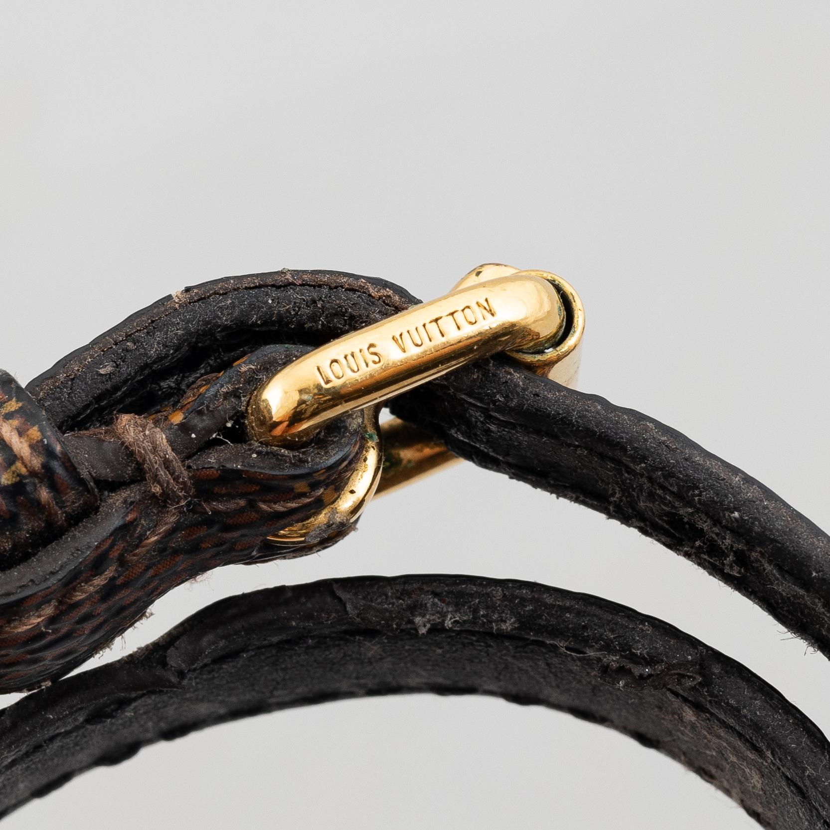 Louis Vuitton, bracelet, "LV".
