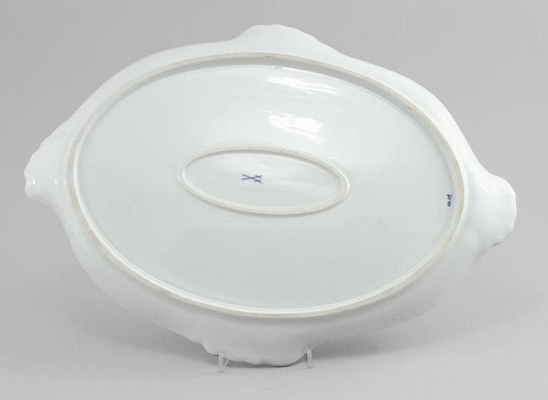 UPPLÄGGNINGSFAT, porslin, "Lökmönstret", Meissen, 1900-talets andra hälft.