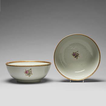 A pair of famille rose punch bowls, Qing dynasty, 18th Century.