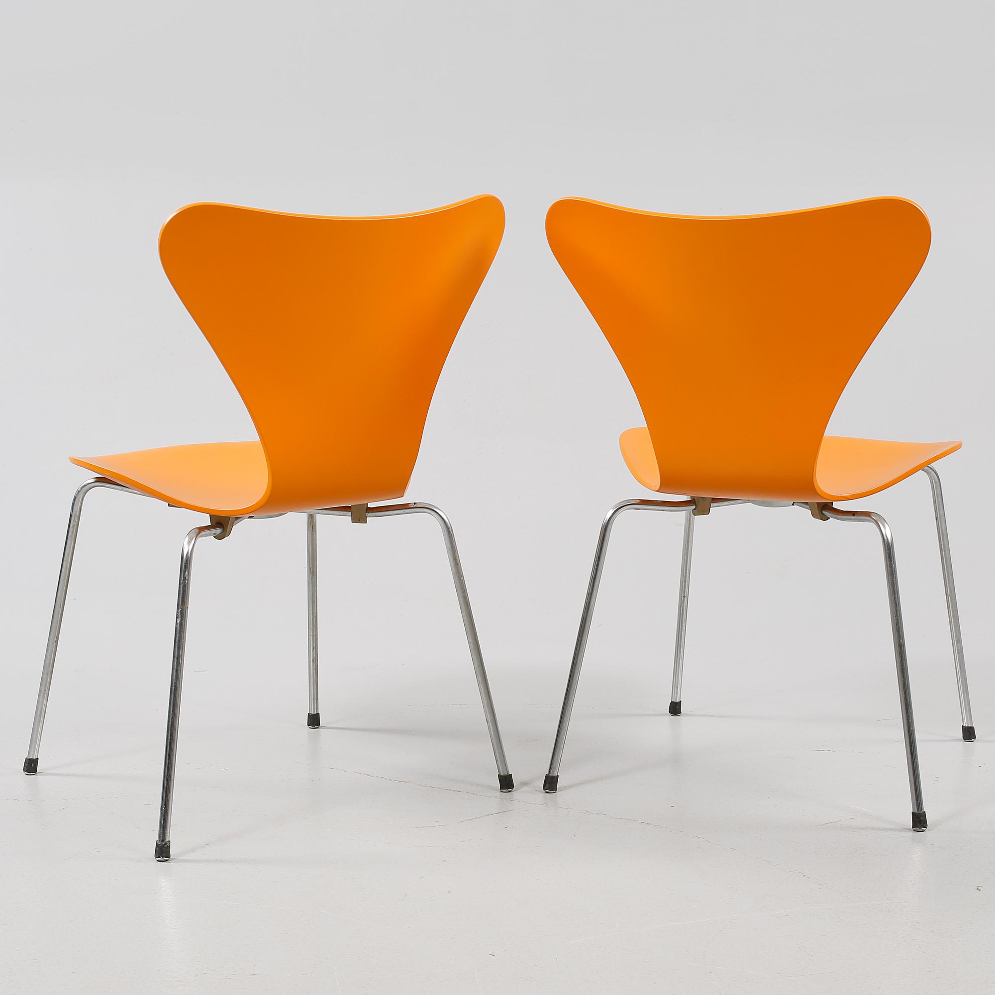 STOLAR, 2 st, "Sjuan", Arne Jacobsen, Fritz Hansen, Danmark, 1900-talets andra hälft.