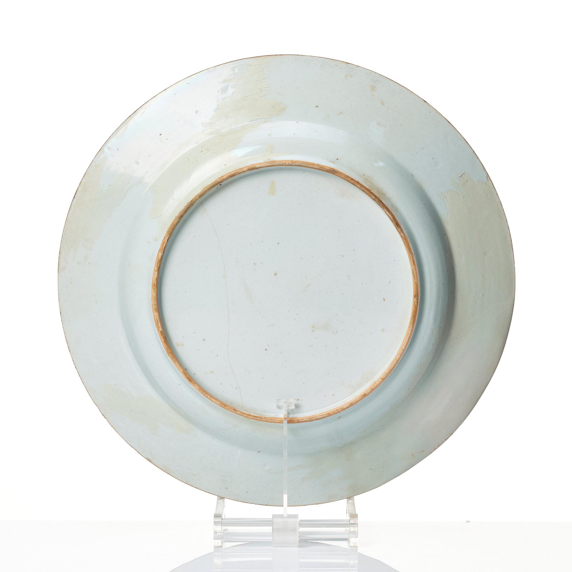 A Chinese armorial famille rose dish. Qing dynasty, Qianlong (1736-95).