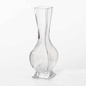 A cut glass vase, Qing dynasty, 19th century.