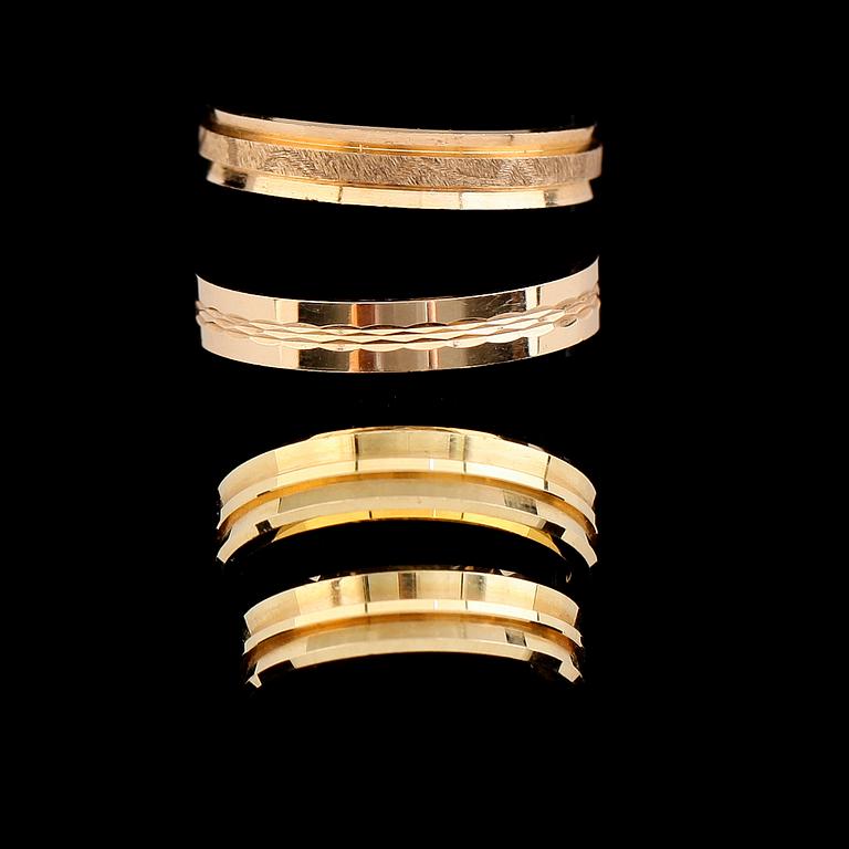 RINGAR, 4 st, 18 k guld, 1900-talets andra hälft. Vikt ca 19 gram.