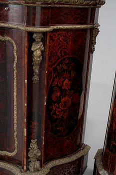 SKÄNKAR, ett par, Louis XV-stil, sent 1800-tal.