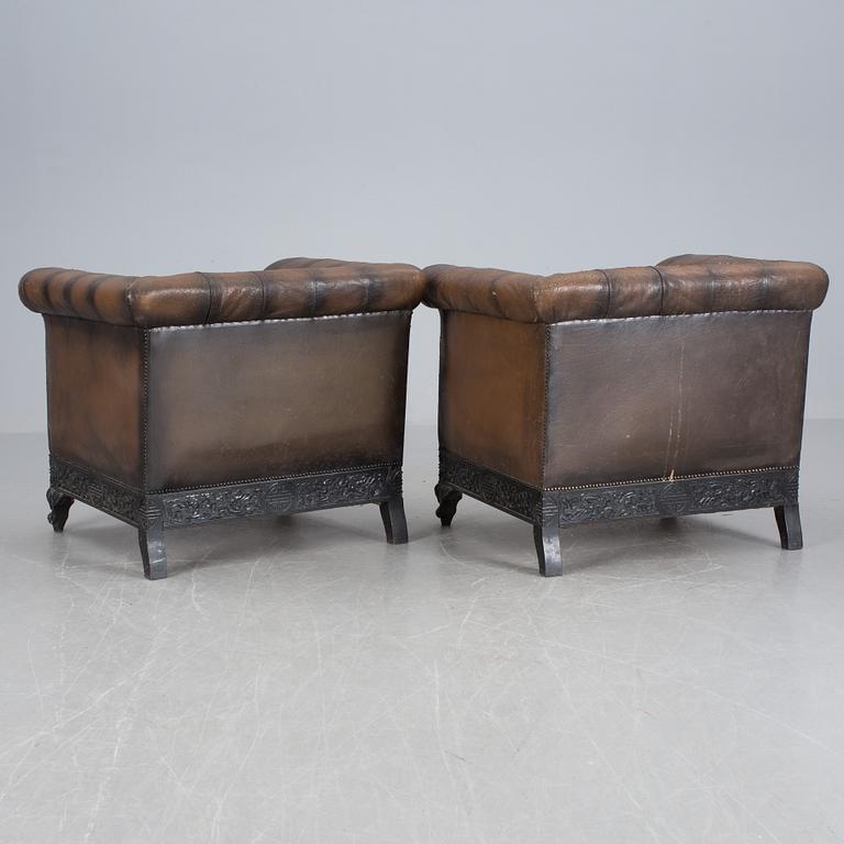 CLUBFÅTÖLJER, ett par, 1900-talets början.