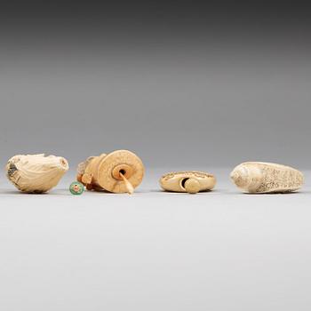 A group of four ivory and bone snuff bottles, Qing dynasty (1644-1912).