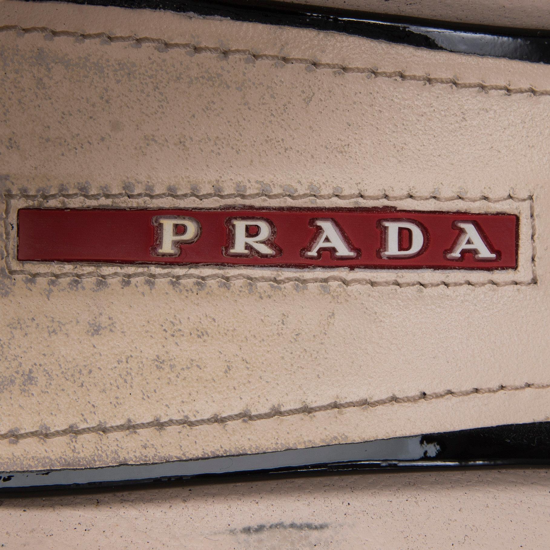 SKOR, Prada.