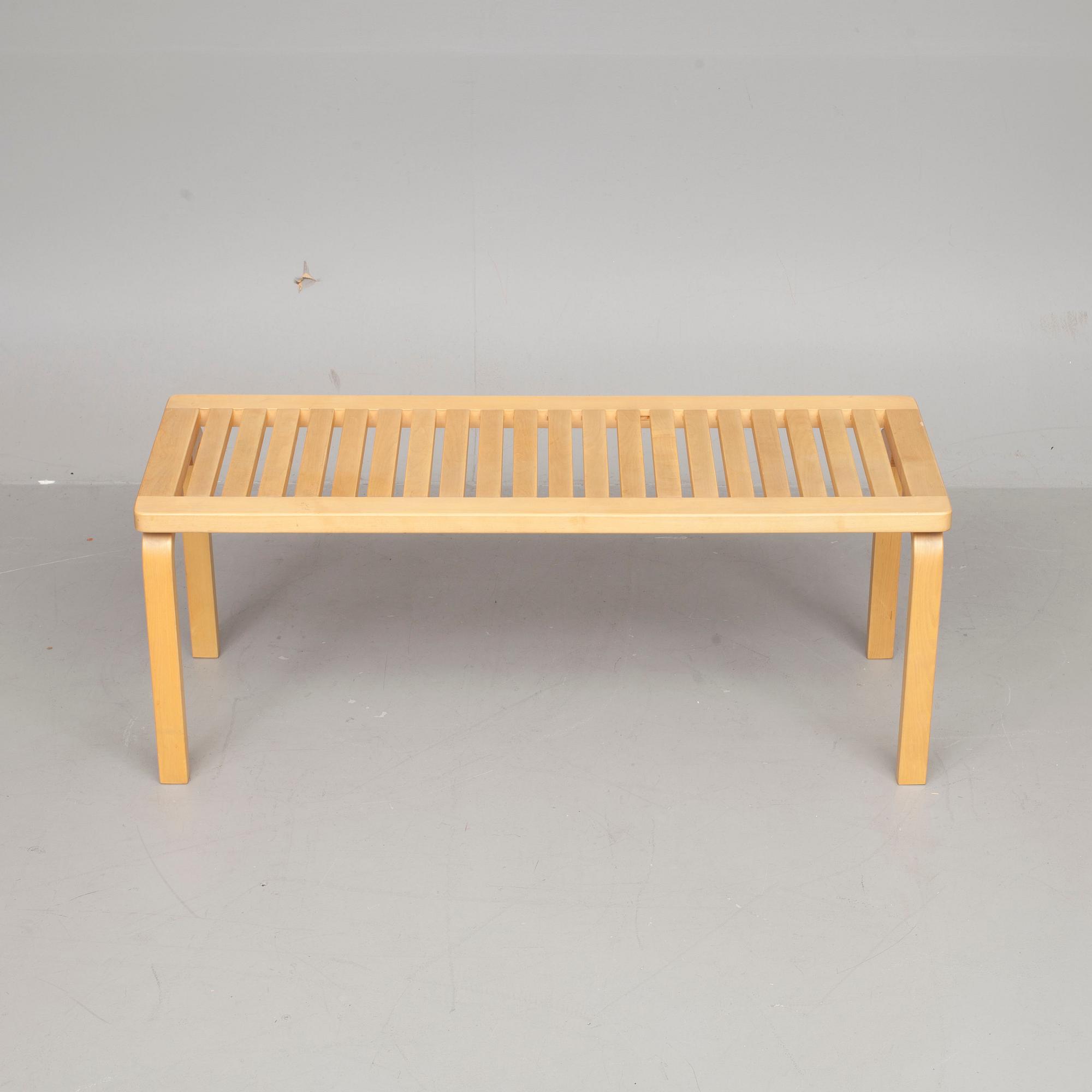 BÄNK, 153A, Alvar Aalto, Artek. Modellen formgiven 1945.