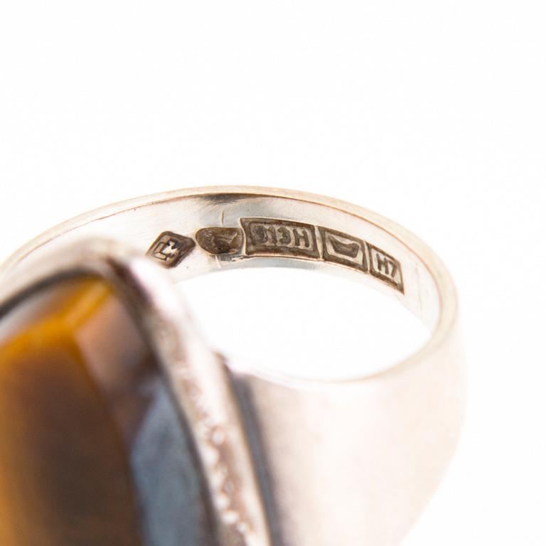 RIIPUS ja SORMUS, hopeaa, tiikerinsilmä, 1961.