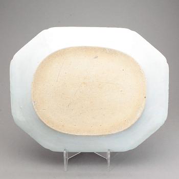 STEKFAT, porslin, Kina, Qianlong (1736-95).