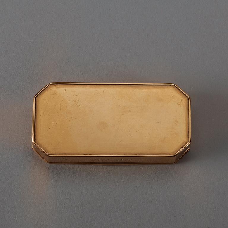 SNUSDOSA, guld 18K, av Ernst Emanuel Willkommen, Stockholm 1806. Empire.